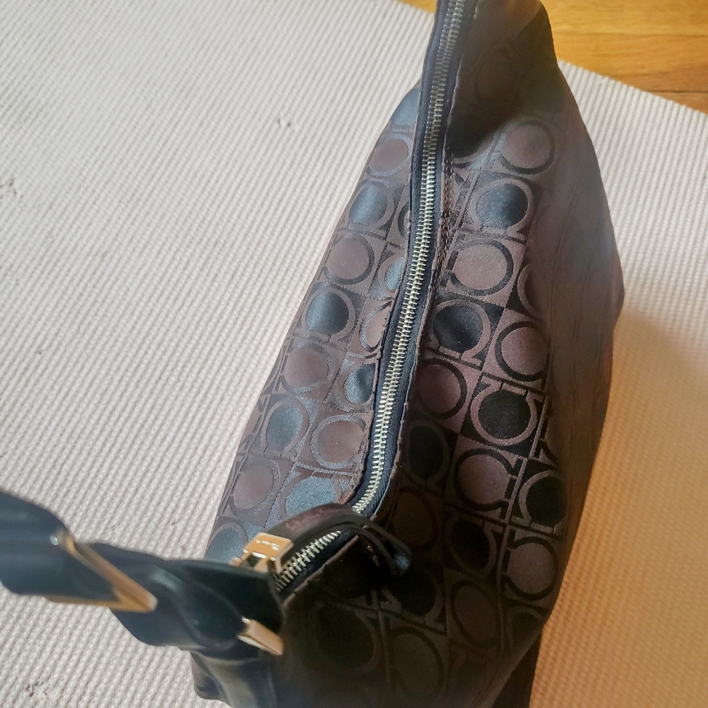 SOLD - Salvatore Ferragamo Gancini Shoulder Hobo Bag - Picture 6 of 16